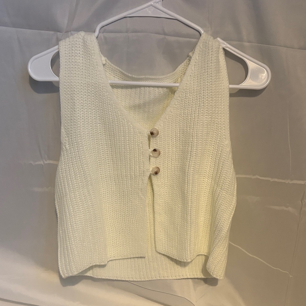 Sleeveless Knit Button-Front Crop Top - Cream
